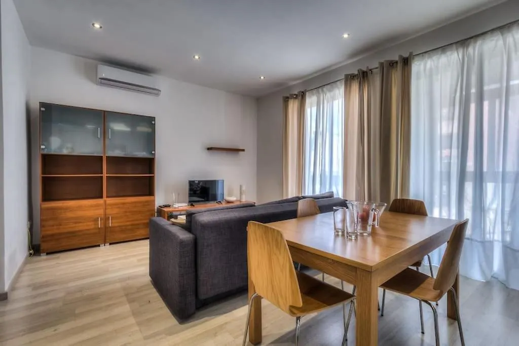 Perfectly Located Sliema Apartment Malta